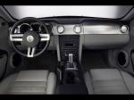 Ford Mustang V6 2005 года